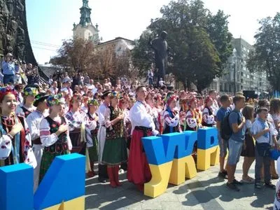 Рекорд, "живий" прапор і "Кіборги": як у Львові відзначають День Незалежності