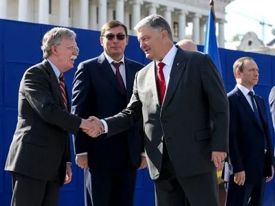 Москву остановит мощная позиция цивилизованного мира с лидерством США - Порошенко