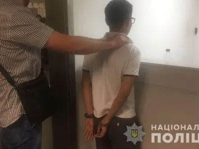 Поліція затримала іноземця за вербування українок у сексуальне рабство