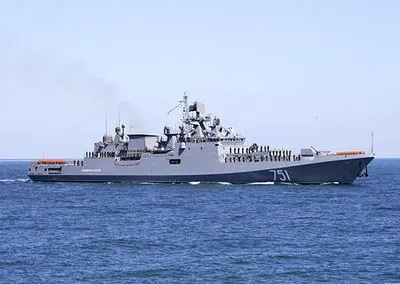 Російські кораблі “Адмірал Григорович” і “Адмірал Ессен” провели бойові навчання в Чорному морі