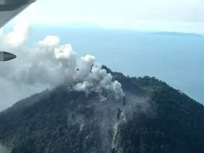 В Папуа-Новой Гвинее началось извержение вулкана, люди покидают свои дома
