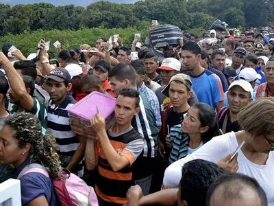 Перу посилив порядок в'їзду для біженців з Венесуели