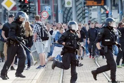 В Германии несколько человек попали в больницу из-за столкновения радикалов