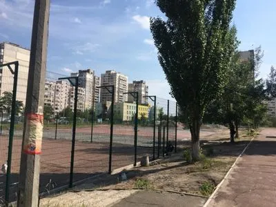 Две школы на столичных "Позняках" получат футбольные площадки - депутат