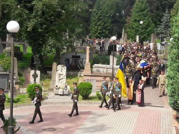 Во Львове во время похорон военнослужащего возник скандал