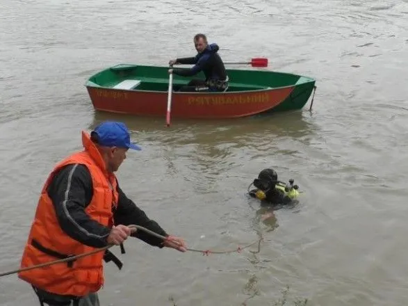 У Чернівцях на річці зник юнак: рятувальники і поліція шукають уже другу добу