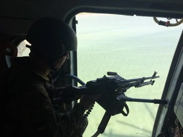 ЗСУ провели навчально-бойові стрільби по надводним цілям з гелікоптера