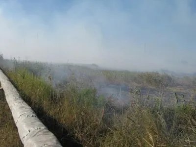 В Луганской области уже третьи сутки ликвидируют пожар на химзаводе