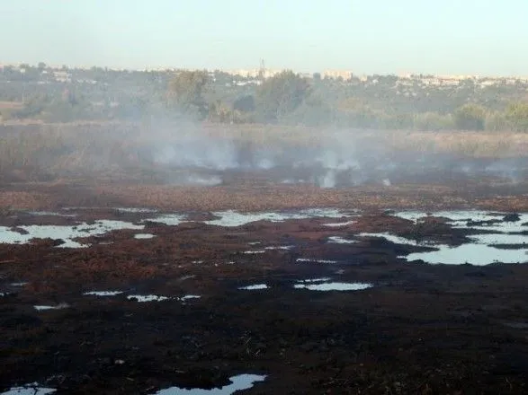 В Луганской области продолжают тушить пожар на химзаводе