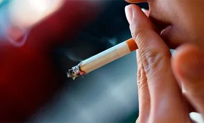 Кожен 10-й український підліток викурив першу сигарету в 14 років