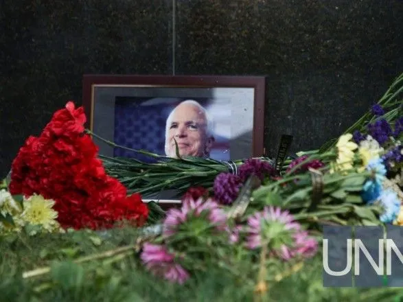 На похоронах Маккейна будут представители Украины - посол