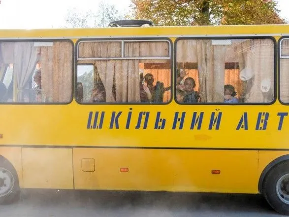 avtobusami-do-opornikh-shkil-koristuyutsya-blizko-44-tis-uchniv-mon