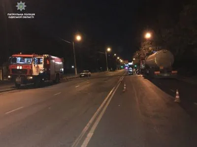 В Одесі зіштовхнулися дві вантажівки: є постраждалий