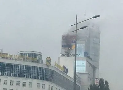 У Києві на 20-му поверсі бізнес-центру загорівся рекламний щит