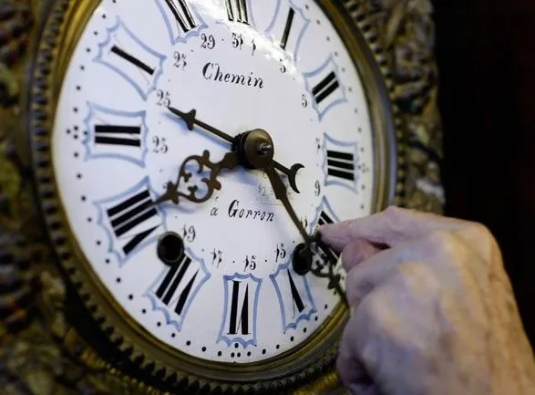 Юнкер анонсував відміну переведення годинників у ЄС
