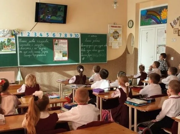 В Донецкой области приостановили работу 10 школ из-за близости к зоне боевых действий