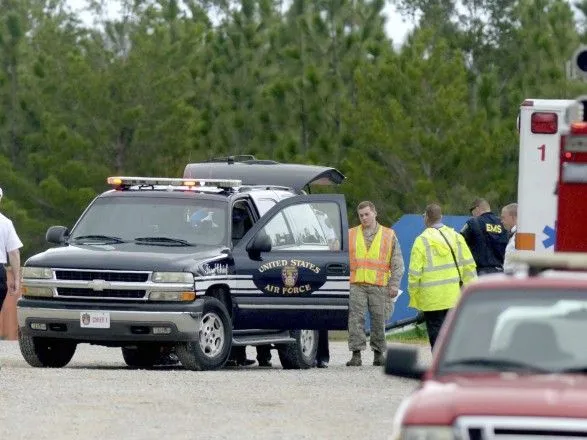 Гражданский самолет разбился рядом с базой ВВС США во Флориде