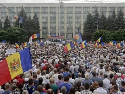 В Кишиневе сторонники объединения Молдовы с Румынией устроили "разборки" с полицией