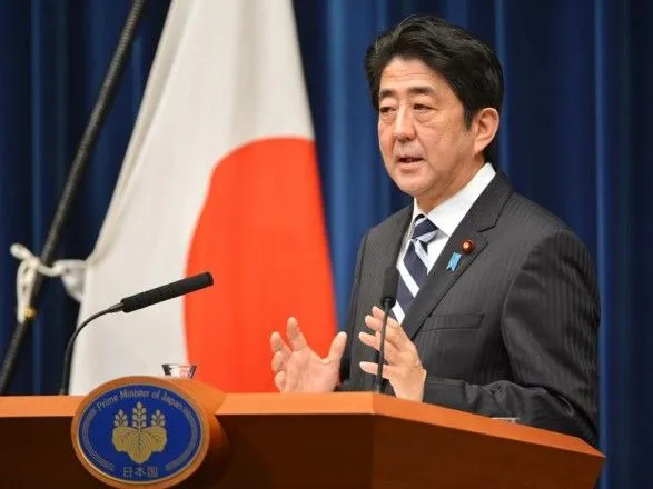 Премьер Японии заявил о желании заключить с Путиным мирный договор