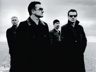 Вокалист группы U2 потерял голос во время выступления