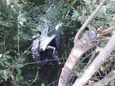 В Черновцах парень на угнанной машине слетел с моста