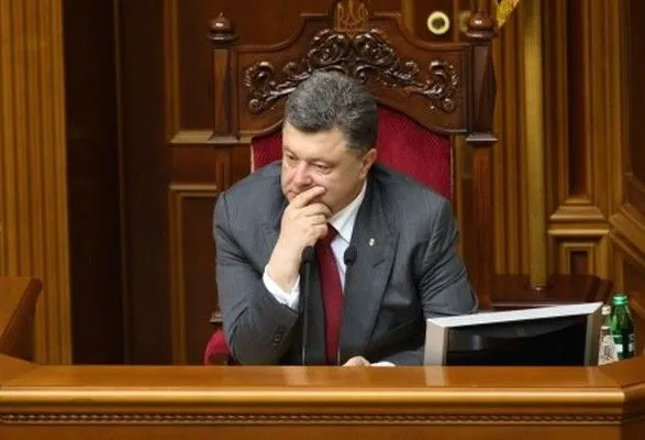 Порошенко собирает лидеров парламентских фракций для обсуждения изменений в Конституцию