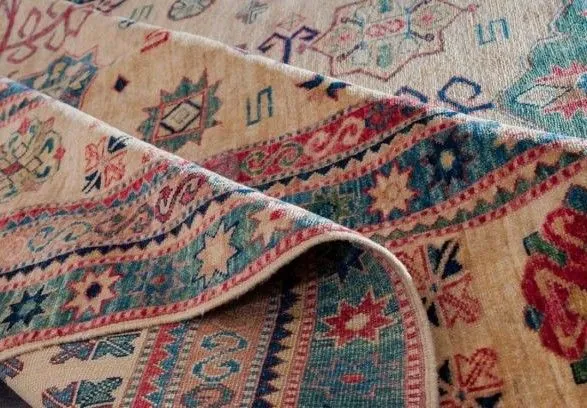 В Ужгороді у літньої жінки поцупили килими
