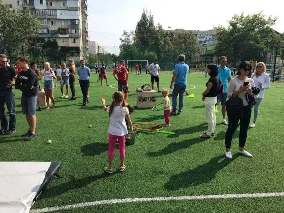 В Киеве открыли новое футбольное мини-поле