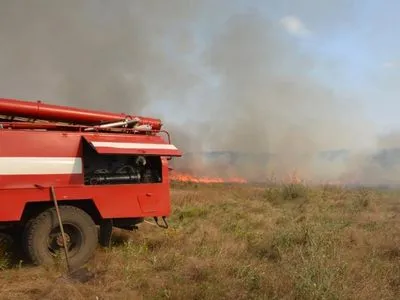 Вблизи водохранилища в Николаевской области горела сухая трава