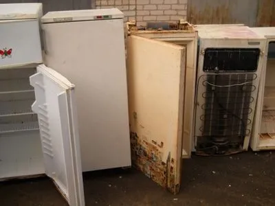 В Україну намагалися ввезти партію старих холодильників з Польщі