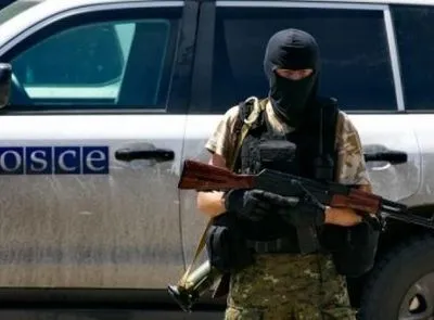 Боевики на Донбассе обыскали авто СММ ОБСЕ