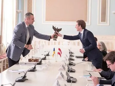 Кличко обговорив з федеральним канцлером Австрії Курцом важливість санкцій проти РФ