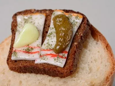 Бутерброд с салом стал для украинцев роскошью - эксперт