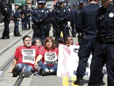 В США арестовали 75 человек во время акции протеста сотрудников отеля