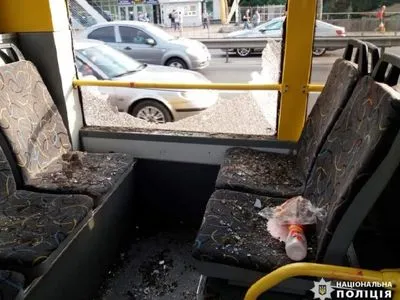 Мужчина устроил стрельбу в киевском троллейбусе