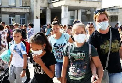 У школах Сімферополя роздають рекомендації щодо дій у разі забруднення повітря