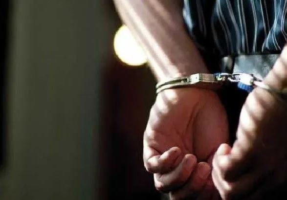 Заарештовано чоловіка, який погрожуючи пістолетом придбав пиво без черги у Дніпрі
