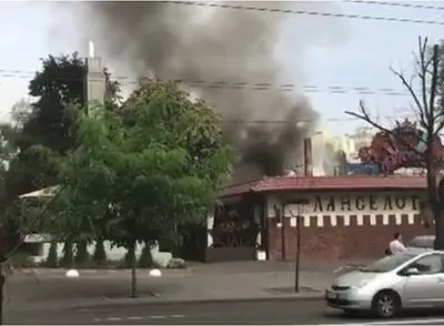 В Киеве на Лукьяновке загорелся ресторан