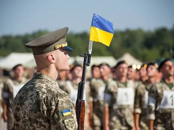 Завтра Рада рассмотрит смену воинского приветствия на "Слава Украине"