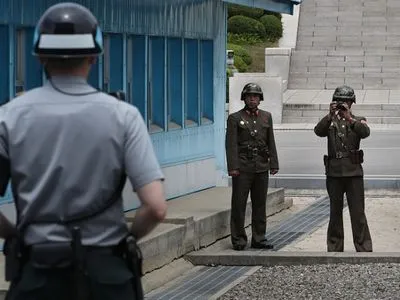 Спецпосланник президента Южной Кореи отправился в КНДР обсудить вопросы денуклеаризации
