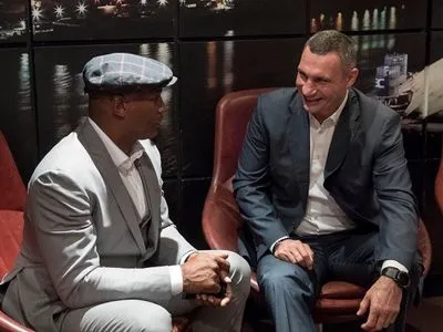 Льюис пообещал Кличко, что приедет в Киев на конгресс WBC