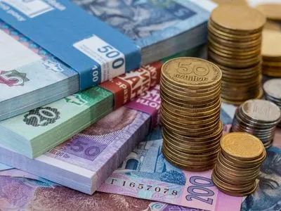 Минимальные зарплаты украинцев вырастут в следующем году - премьер