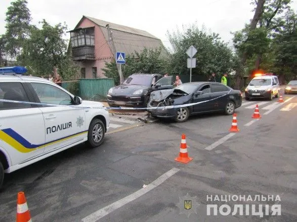 Под Киевом автомобиль вылетел на тротуар и насмерть сбил мужчину