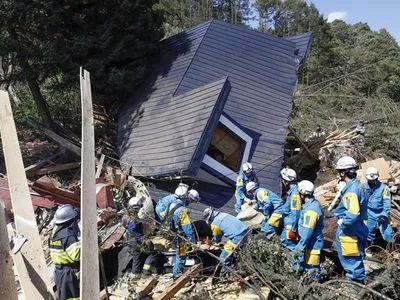 Число погибших из-за землетрясения в Японии возросло до 35 человек
