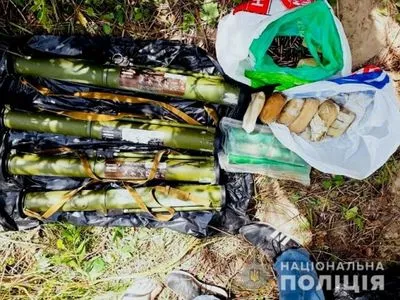 У поліції розповіли, кому належать сховані на підприємстві у Києві гранатомети