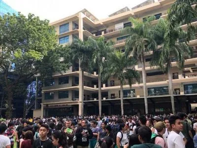 Студентов эвакуировали из университета из-за землетрясения на Филиппинах