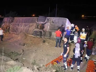 Автобус перевернулся в Турции: шесть погибших, 43 раненых