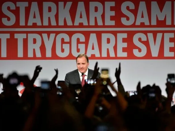 На выборах в парламент Швеции левый и правый блоки получают одинаковое число мандатов