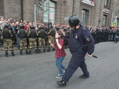 Мітинги проти пенсійної реформи у РФ: у 33 містах затримали близько 840 людей
