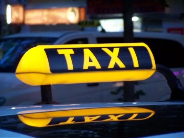 Под Киевом пассажир избил таксиста и угнал его автомобиль